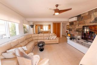 Apartament a Villamartín-Las Filipinas. Apartamento con 3 dorm, 2 baños, piscina comunitaria y spa, ampl