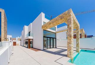 Chalet à Miramar - Torre del Moro. Villa con diseño moderno de 4 habitaciones, torrevieja, zona tor