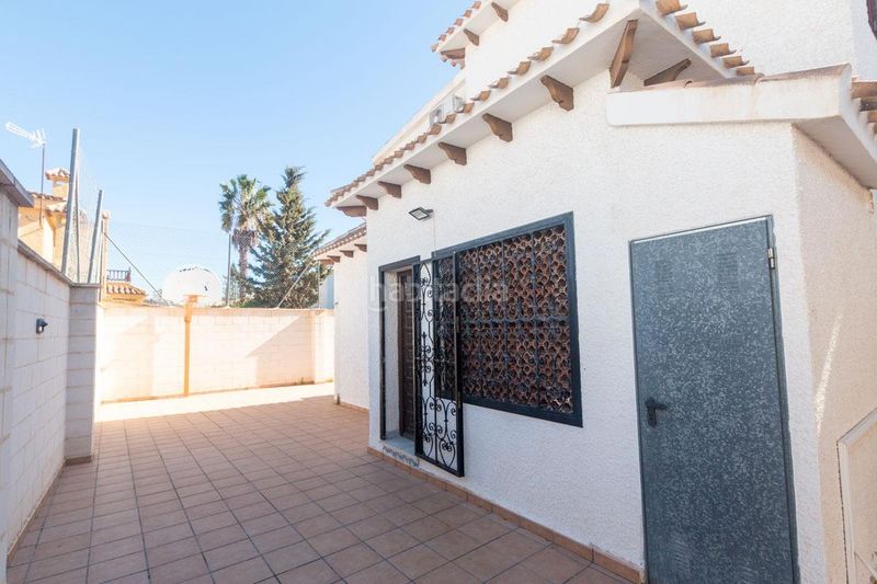 Foto 09674b18-3f3a-476b-ba4e-6ab81c8d3998. Xalet amb aparcament piscina a La Zenia Orihuela