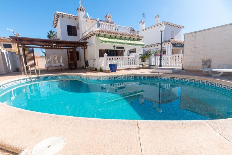 Foto 1e8d3da4-9854-4555-a3f7-d13656cde344. Xalet amb aparcament piscina a La Zenia Orihuela