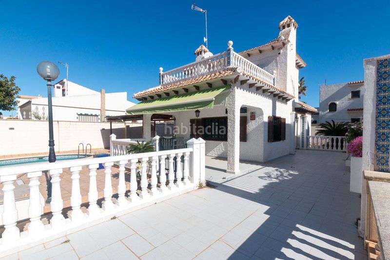 Foto 7454a0d3-dfcc-48a6-8b28-56a054c5de7e. Xalet amb aparcament piscina a La Zenia Orihuela