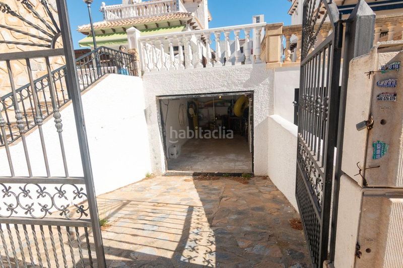 Foto fbd86fa0-bd52-4e41-a8a2-82150793975e. Xalet amb aparcament piscina a La Zenia Orihuela