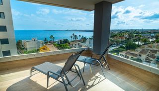 Apartament a Punta Prima. Espectacular apartamento en primera línea con vistas al mar en r