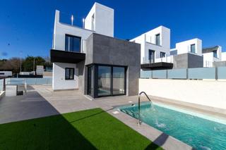 Chalet en Los Balcones-Los Altos. Villa de lujo con   3 dormitorios con piscina y garaje, zona los