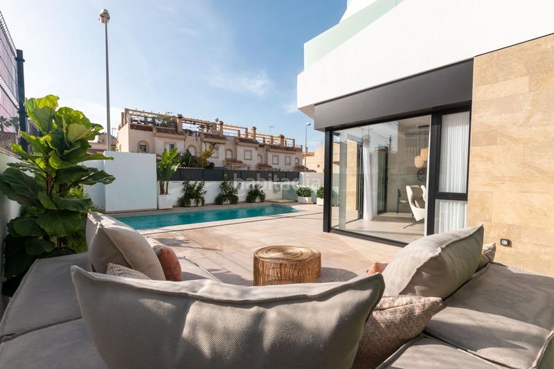 Foto c34f8fd8-4af8-4c3b-9771-bdaaa1f3744e. Chalet con piscina in La Florida Orihuela