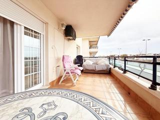 Appartement in Mil Palmeras. Apartamento con 3 dormitorios 2 baños y trastero en zona de mil