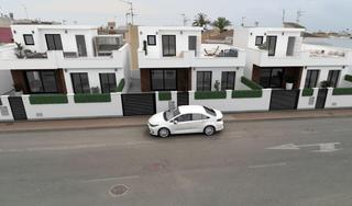 Chalet in San Pedro del Pinatar. Villas con 3 dormitorios, 3 baños, piscina privada con solarium
