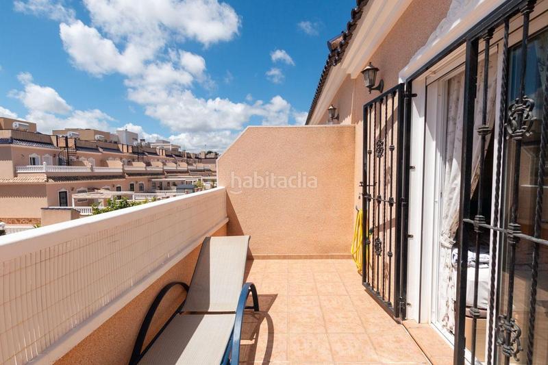 Foto 13fbe5d6-e414-4de3-bad9-a31a9db4683a. Casa adosada adosado con 2 dormitorios y 2 baños, con piscinas comunitaria en zona villamartin costa en Orihuela