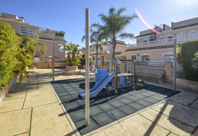 Foto 2a883338-0991-4167-8ce5-070e0324fb38. Casa adosada adosado con 2 dormitorios y 2 baños, con piscinas comunitaria en zona villamartin costa en Orihuela