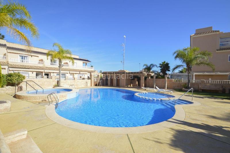 Foto 48faf7cc-64c1-40c5-a0fa-077d732cb2db. Casa adosada adosado con 2 dormitorios y 2 baños, con piscinas comunitaria en zona villamartin costa en Orihuela