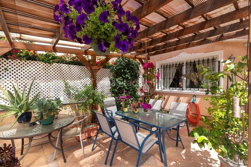 Foto 6f2fc498-f29d-44ed-9fd9-0c28e222fa0b. Casa adosada adosado con 2 dormitorios y 2 baños, con piscinas comunitaria en zona villamartin costa en Orihuela