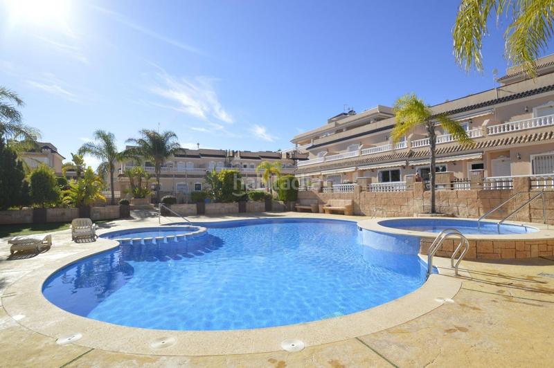 Foto 7beb0fee-9e6e-4fc2-b161-f0fd3c1a4100. Casa adosada adosado con 2 dormitorios y 2 baños, con piscinas comunitaria en zona villamartin costa en Orihuela