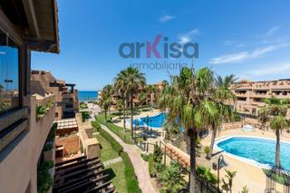 Penthouse in Almerimar. Ático en primera linea de playa , con terraza y solárium en urba
