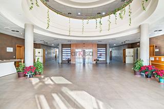 Office space en Santo Domingo. Oficina en venta de 100 m2 con posibilidad de ampliar hasta 246m
