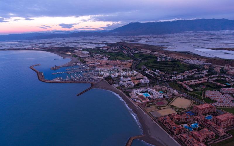 Foto 0b4c037f-320d-4ca9-b3f8-c2149e9ae19d. Location appartement avec chauffage piscine dans Almerimar Ejido (El)