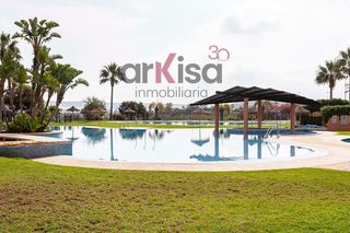 Apartament a Almerimar. Encantador apartamento en laguna beach con vistas a la piscina