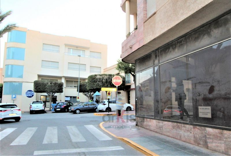 Foto dc5ca6b4-c79c-4aee-a502-4eb6e56dce00. Lloguer local comercial a Ejido centro Ejido (El)