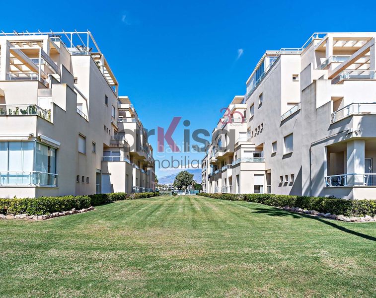 Foto b3ab137c-66e5-4e84-b6a9-3b67f4983e05. Apartament amb aparcament a Almerimar Ejido (El)