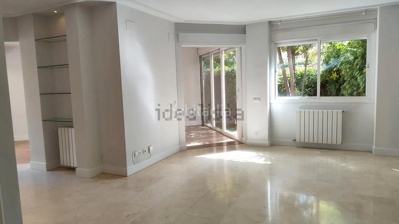 Foto 1565d3ca-83cf-45ec-ae89-ec3864dc7538. Miete zweistöckige wohnung mit heizung pool in Valdemarín Madrid