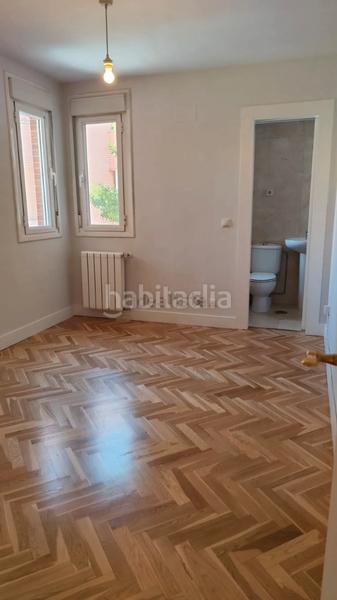 Foto 4f207e06-c0f7-4813-bf0b-ef51a3b64019. Miete zweistöckige wohnung mit heizung pool in Valdemarín Madrid