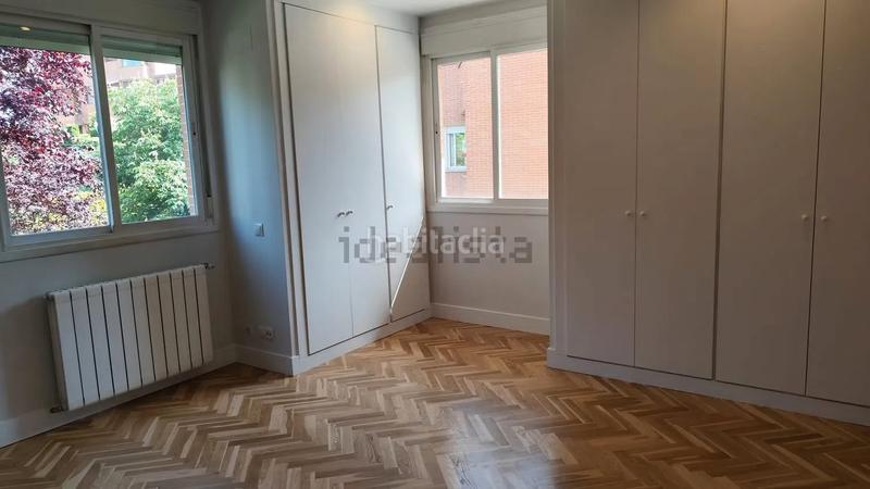 Foto 8d84ed59-f0bc-475e-aff2-7312078158bc. Miete zweistöckige wohnung mit heizung pool in Valdemarín Madrid
