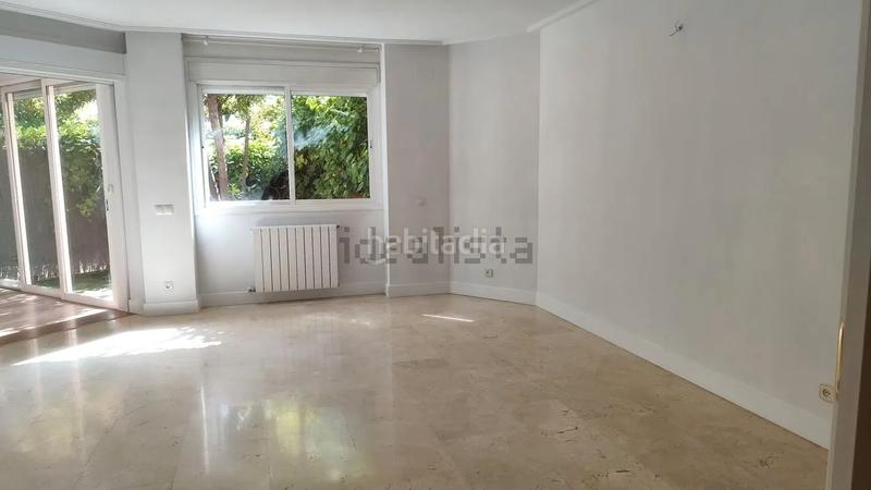 Foto fde88201-c196-474e-b0e3-1a28dae1d3a2. Miete zweistöckige wohnung mit heizung pool in Valdemarín Madrid