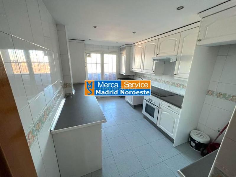 Foto 77dafe18-70f8-4d08-a543-401f5a5290fe. Affitto appartamento con riscaldamento parcheggio piscina in Majadahonda