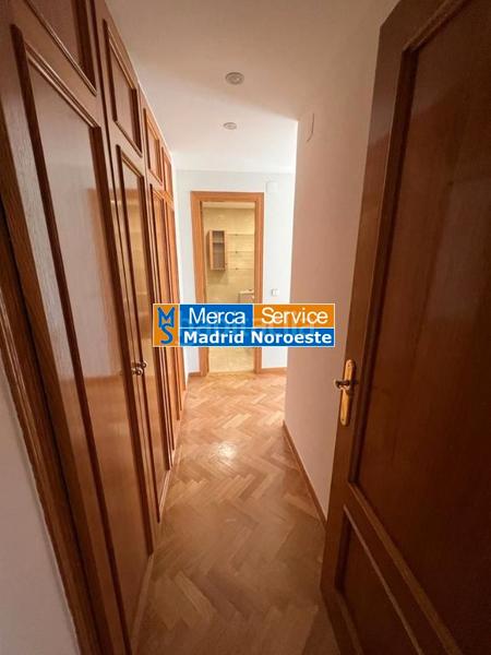 Foto f5993891-713e-4610-a019-c643f8078f29. Affitto appartamento con riscaldamento parcheggio piscina in Majadahonda