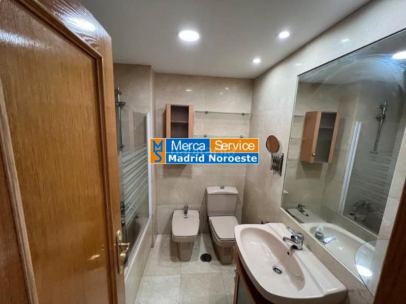 Foto adb26ee3-e008-4d78-96ac-c45a056054f7. Rent flat with heating parking pool in Casco Antiguo Majadahonda