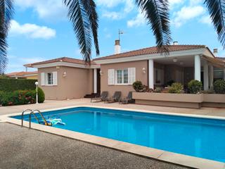 Casa en Cala en Blanes. Venta de nuda propiedad en urbanizacin cales piques, menorca