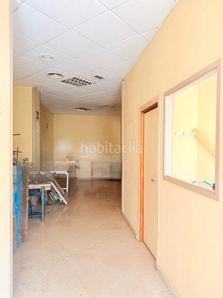 Foto 210f2644-775e-481e-87f9-871817f0aa15. Alquiler local comercial en Villayuventus-Renfe Parla