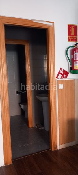 Foto 5b9cfc28-3a5d-43cc-b4c7-623f65a90184. Affitto locale commerciale con riscaldamento in Reyes Parla