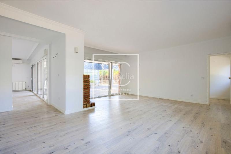 Foto b70138f7-9775-48b1-b203-4508d41ab7fd. Chalet con camino riscaldamento parcheggio in Iglesia-Estación Moralzarzal