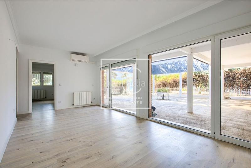 Foto cff0a4fe-85f9-437c-9af1-42fe741f4deb. Chalet con camino riscaldamento parcheggio in Iglesia-Estación Moralzarzal