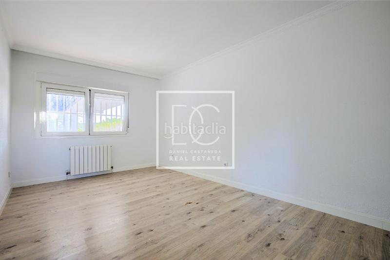 Foto f93a74ce-baab-4ec1-af0b-e80a3d8bfed4. Chalet con camino riscaldamento parcheggio in Iglesia-Estación Moralzarzal