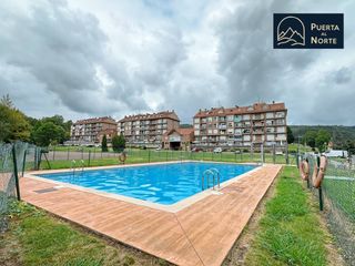 Pis  Calle carrera. Bajo en venta con terraza y piscinas en urbanización privada en