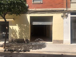Lloguer Local Comercial  Calle floresta. Bajo en alquiler en zona camins al grau