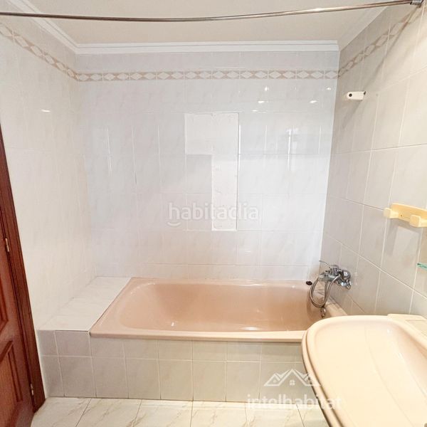 Foto d3d8b915-a1e1-4ded-bd97-893054c8cb05. Pis amb piscina a Las Islas Sagunt