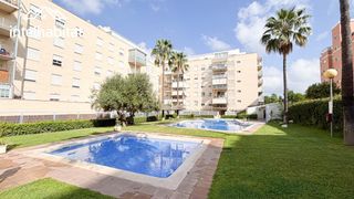 Penthouse  Frigola. Ático con terraza, garaje y piscina comunitaria en valterna