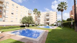 Attico  Frigola. Ático con terraza, garaje y piscina comunitaria en valterna