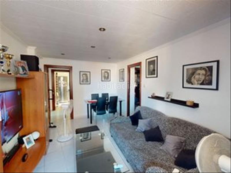 Foto 89f85398-193d-4e57-a91d-2641fd8c4ff3. Flat in calle pinoso 12 in Carolinas Altas Alicante