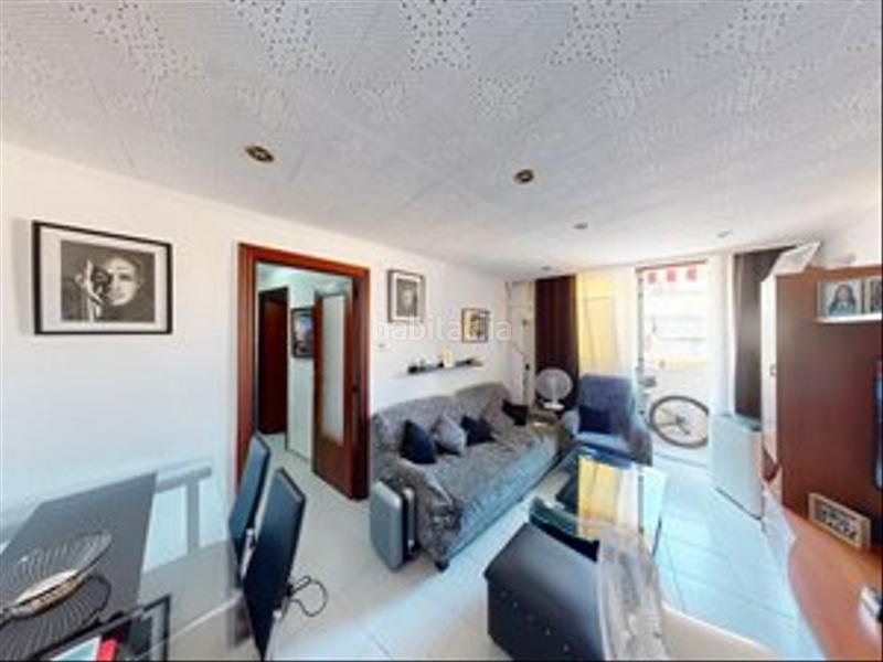 Foto cb7e379b-54f8-4bbe-8b5d-c63699f28479. Flat in calle pinoso 12 in Carolinas Altas Alicante