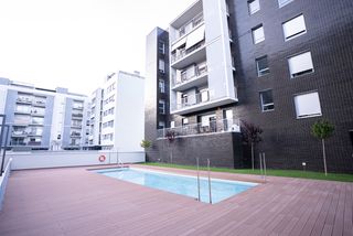 Etagenwohnung  Avinguda del segle xxi. Piso nuevo a estrenar con piscina en parc empresarial