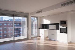 Dúplex  Avinguda del segle xxi. Atico con 2 terrazas nuevo a estrenar en obra nueva en parc empr
