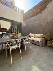 Planta baixa en Centre-Estaci. Planta baja con terraza privada en el corazn de gav  diseo,