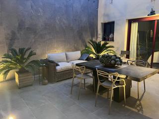 Planta baixa a Centre-Estació. Planta baja con terraza privada en el corazón de gavà – diseño,