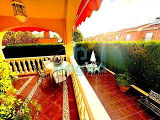 Casa a Almendralejo. Chalet dúplex semi pareado en pleno casco urbano