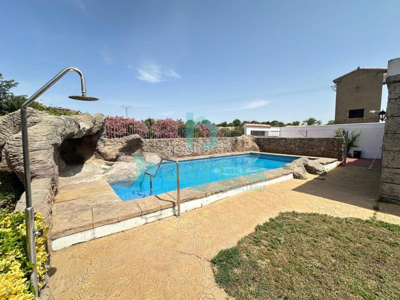 Foto 7d1783c2-eb71-484d-aea6-705ccfe2b121. Chalet  en venta en Almendralejo