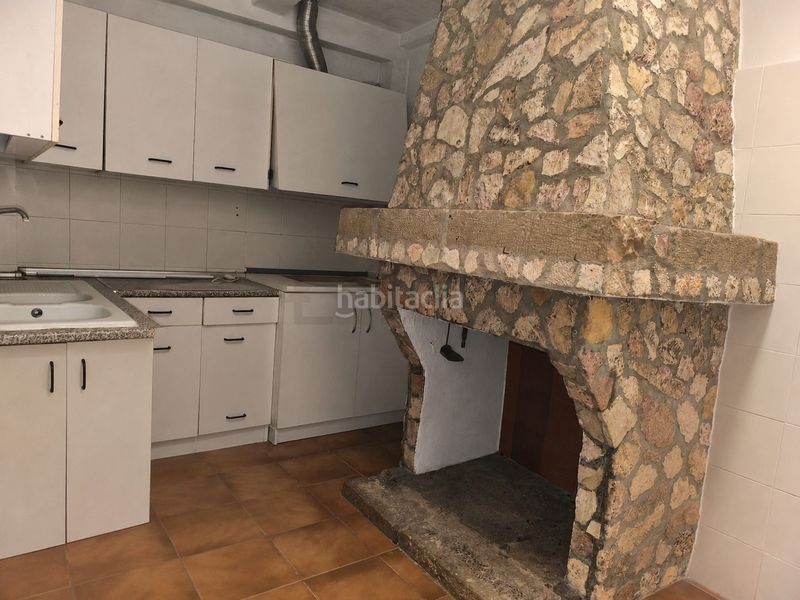 Foto 192b7646-81c3-48ac-a721-f7c6ae7c3a1e. Casa amb xemeneia calefacció a Roda (La)