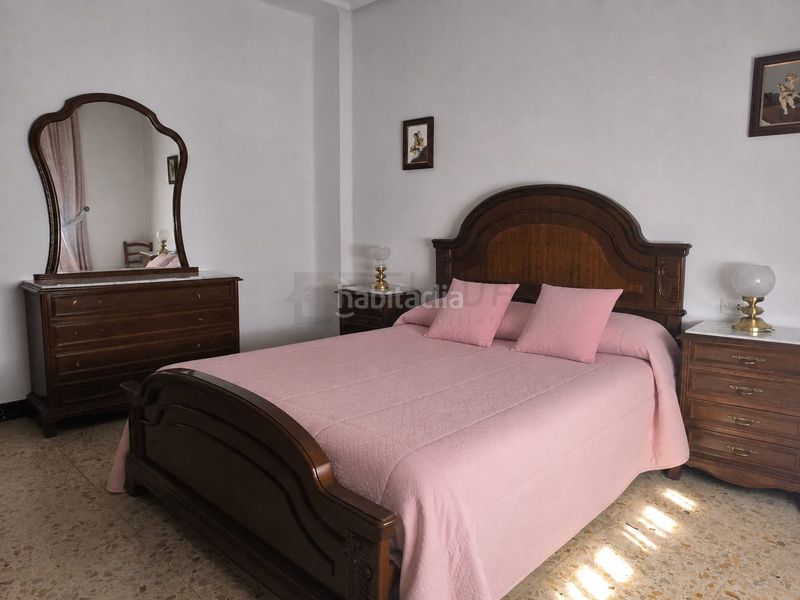 Foto a80b589e-6b70-486f-a8e4-957ae53de1f7. Casa amb xemeneia calefacció a Roda (La)